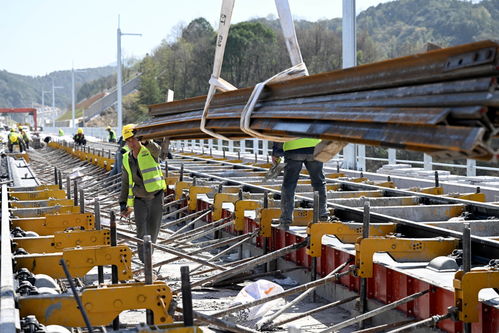 池黃鐵路無砟軌道施工全速推進(jìn)，為高質(zhì)量開通奠定堅(jiān)實(shí)基礎(chǔ)